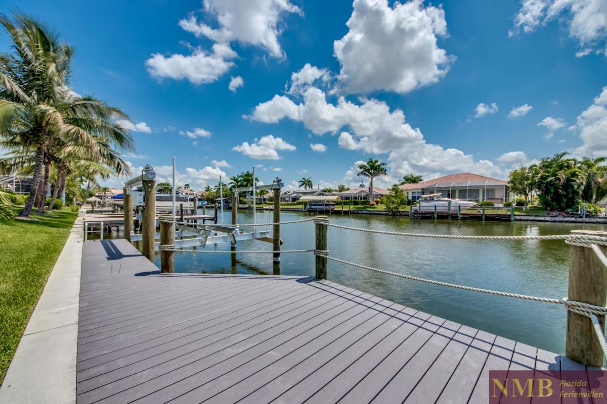 Bella-Luna_69-Dock  Boat Lift